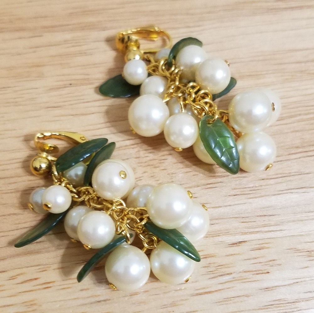 Avon Pearlesque Dangle Clip Earrings